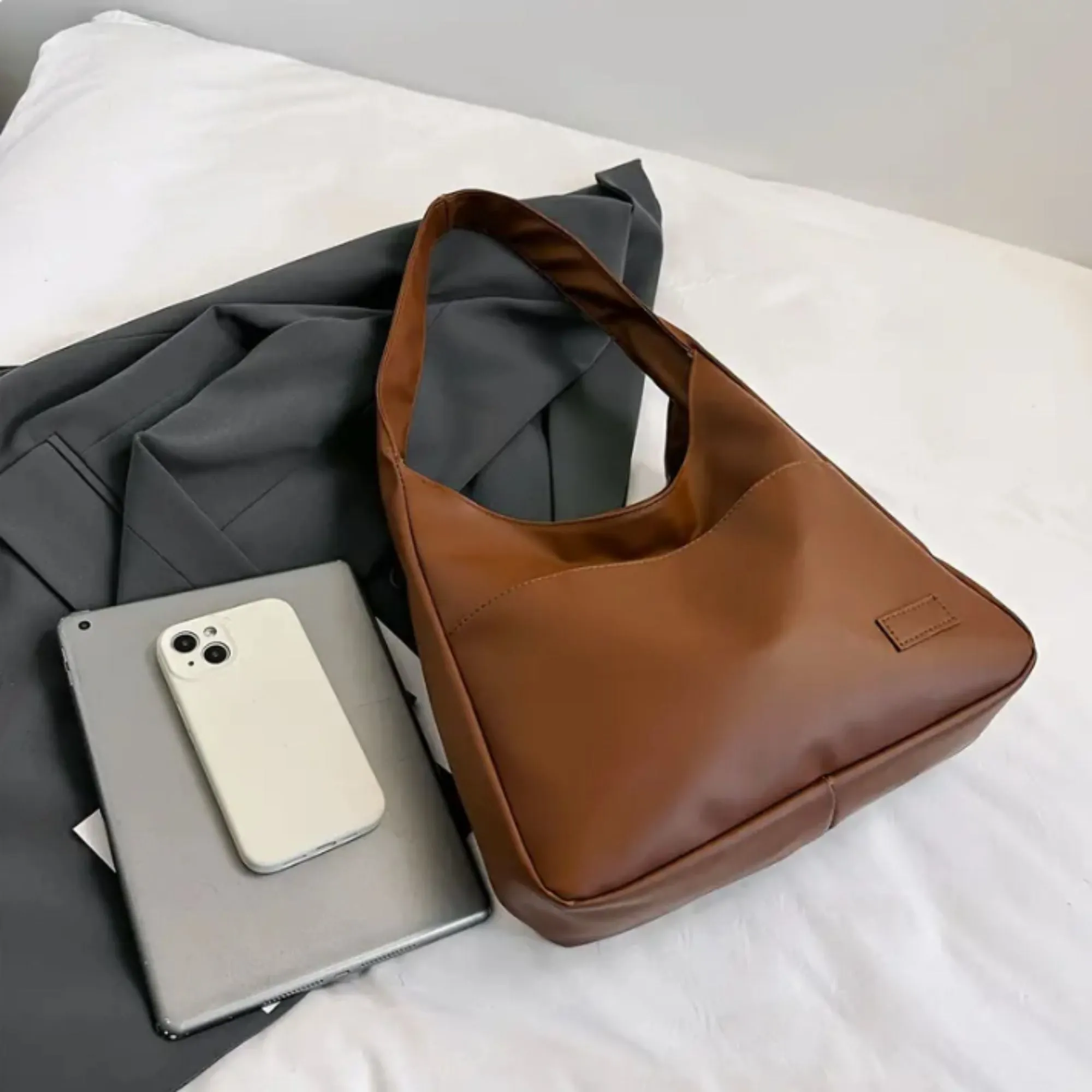 Daily Luxury of Gloria - Vintage Leather Handbag
