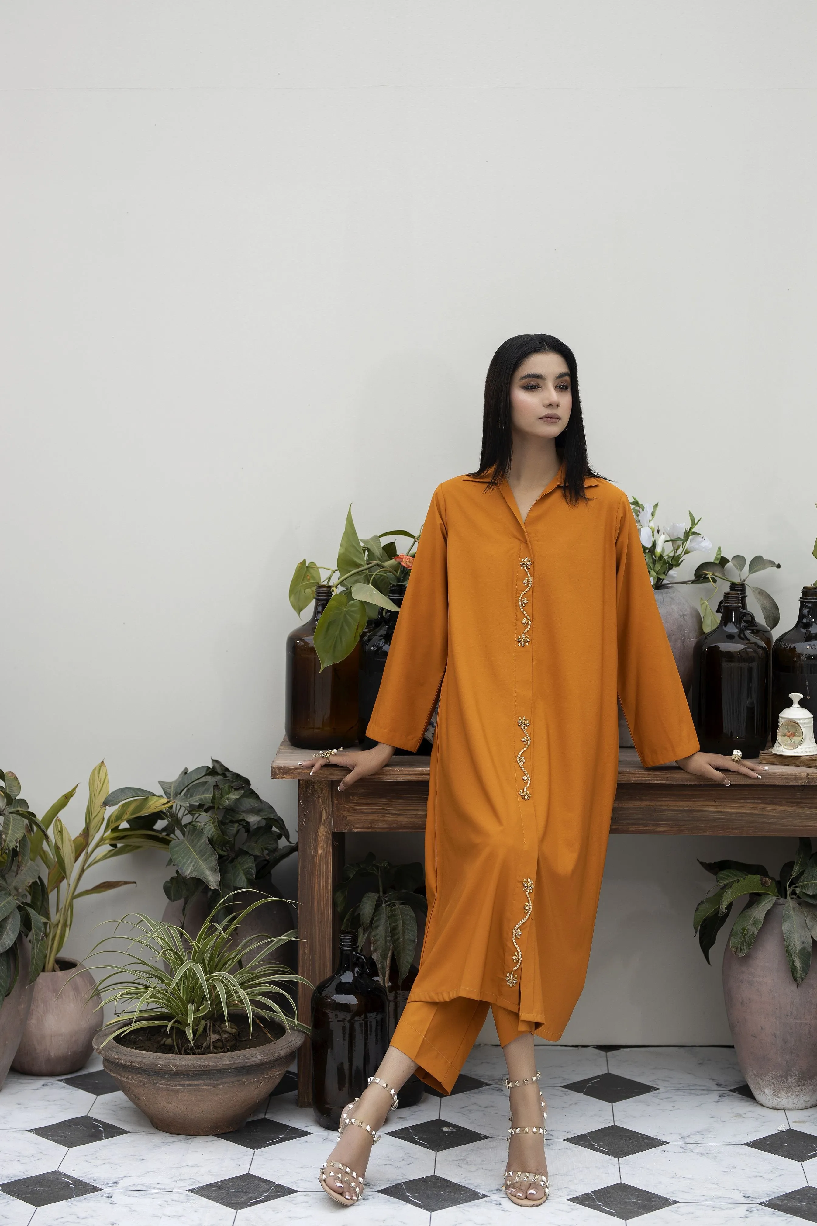 LUXURY SOLIDS BY AIN LSA1